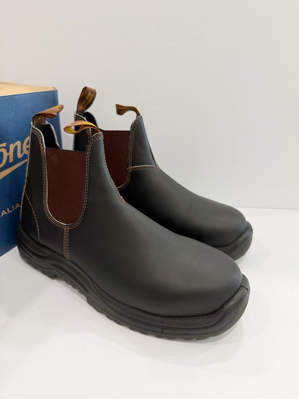Blundstone 172 Men’s Safety Toe Chelsea Leather Boots